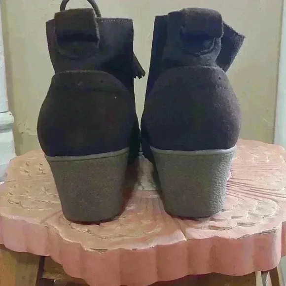 Land's End Booties - Picture 3 of 9